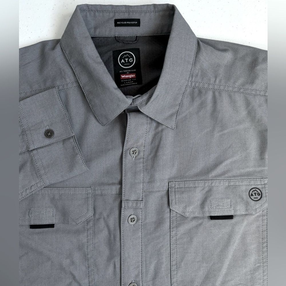 Wrangler ATG Men's Large Regular Fit Gray Long Sleeve Button Up